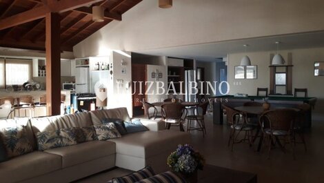 Casa com piscina frente mar!