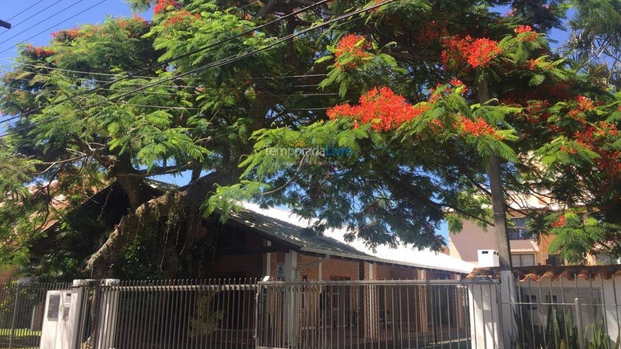 Casa para aluguel de temporada em Florianópolis (Cachoeira do Bom Jesus)
