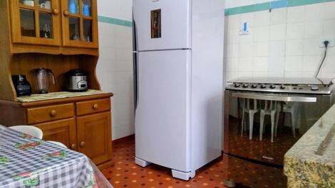 O refrigerador tem sistema de eliminação de odores.