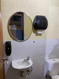 Banheiro da área da piscina e churrasqueira 