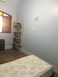 Hermosa casa con un gran patio trasero.