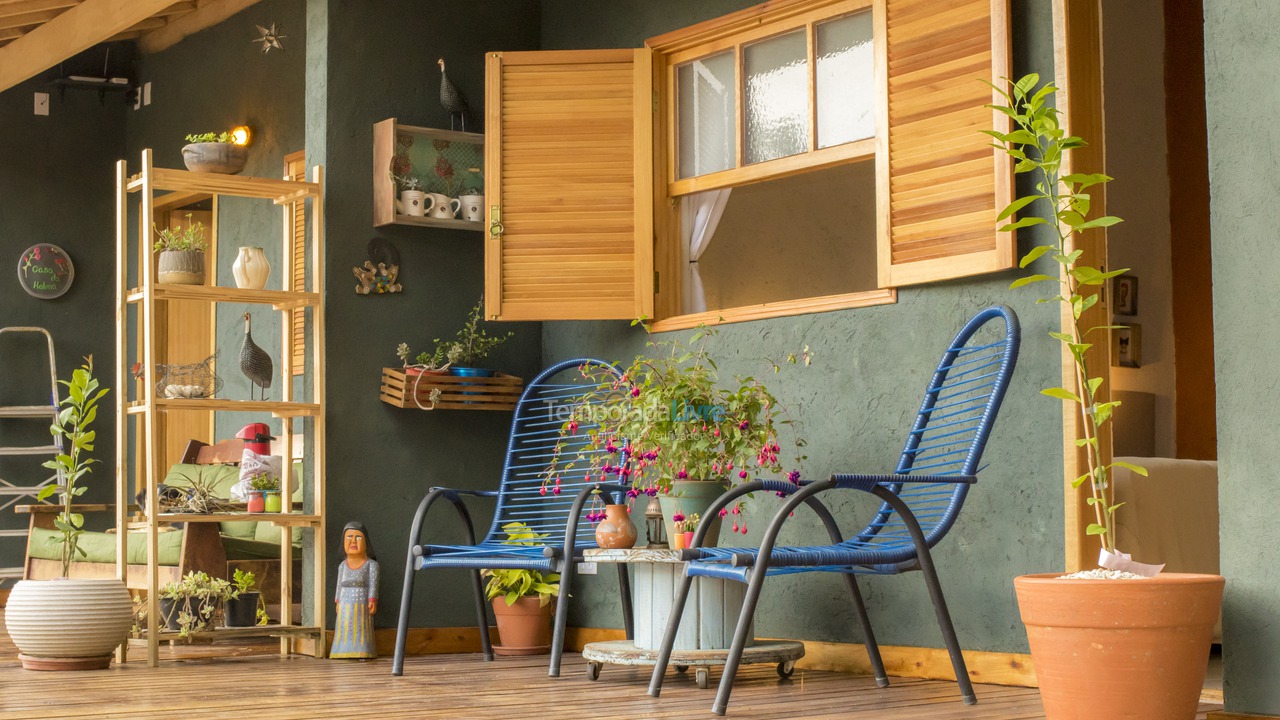 Casa para aluguel de temporada em São Bento do Sapucaí (Bairro do Serrano)
