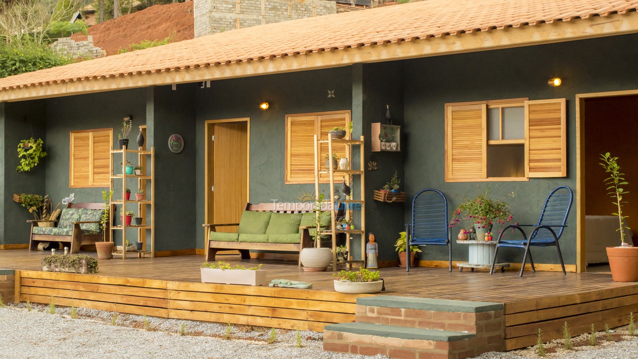 Casa para aluguel de temporada em São Bento do Sapucaí (Bairro do Serrano)
