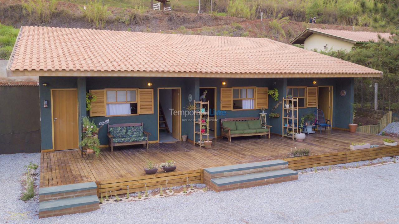 Casa para aluguel de temporada em São Bento do Sapucaí (Bairro do Serrano)