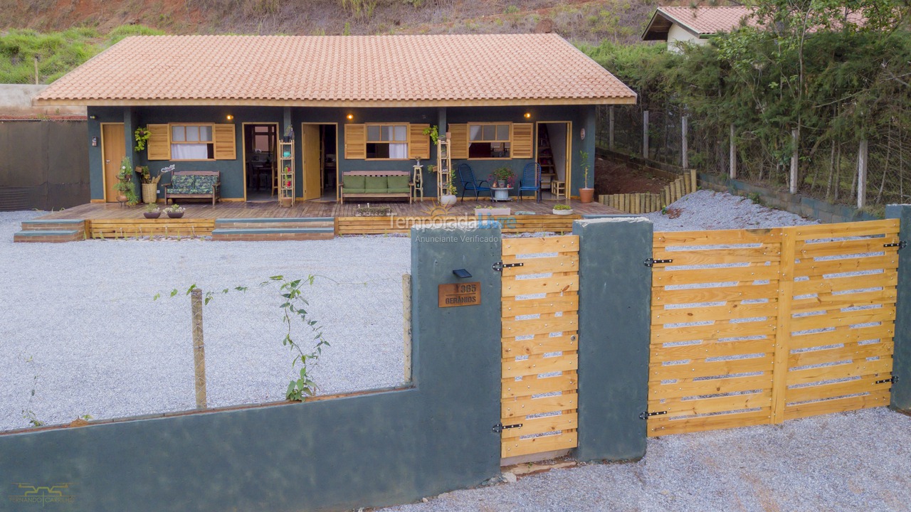 Casa para aluguel de temporada em São Bento do Sapucaí (Bairro do Serrano)