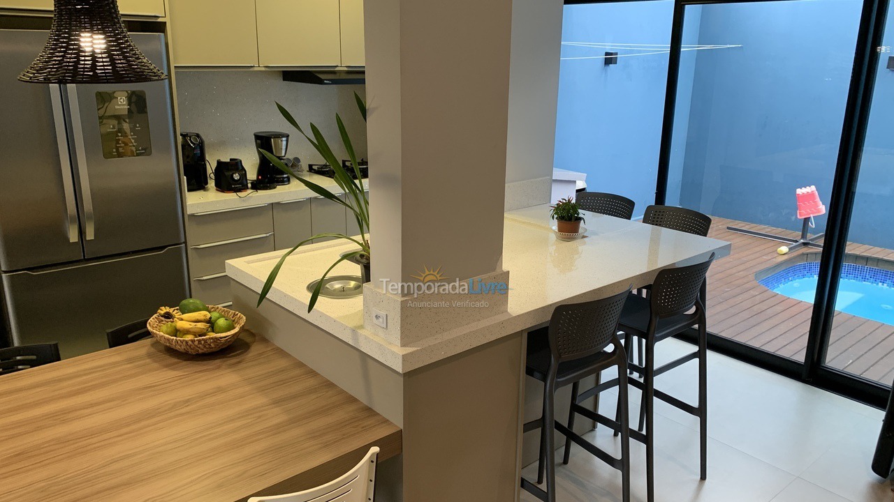 Casa para alquiler de vacaciones em São Francisco do Sul (Prainha)