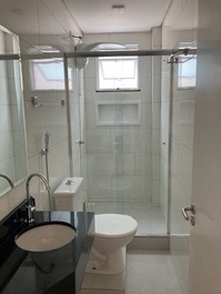 Excelente apto frente mar, 1 suite mais 1 quarto com AC, WI-FI