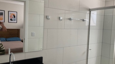 Excelente apto frente mar, 1 suite mais 1 quarto com AC, WI-FI