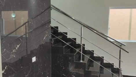 Linda casa 2 andares c/ Piscina e churrasqueira