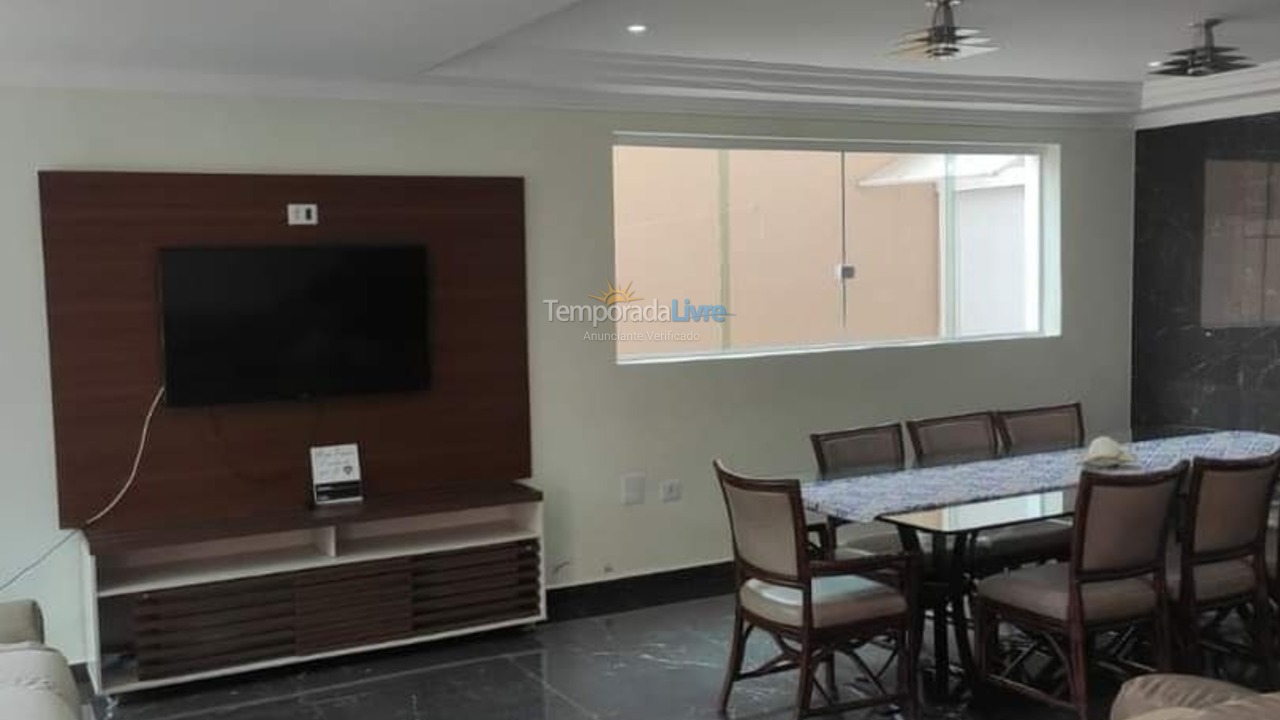 Casa para aluguel de temporada em Guarujá (Jardim Virgínia)