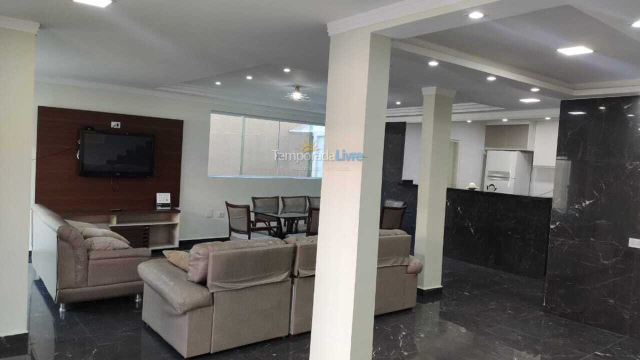 Casa para aluguel de temporada em Guarujá (Jardim Virgínia)