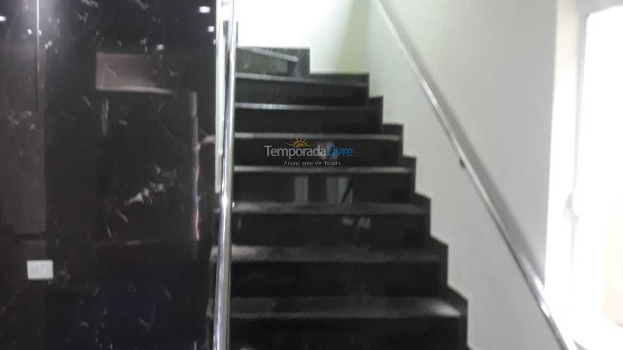 Casa para aluguel de temporada em Guarujá (Jardim Virgínia)