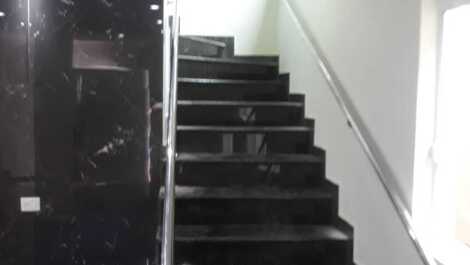 Linda casa 2 andares c/ Piscina e churrasqueira