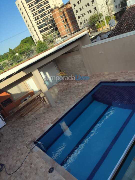 Casa para aluguel de temporada em Guarujá (Jardim Virgínia)