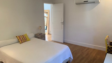 GREENWOOD PARK - GOOD PRICE - POOL IN SECURE VERY GREEN CONDOMINIUM!