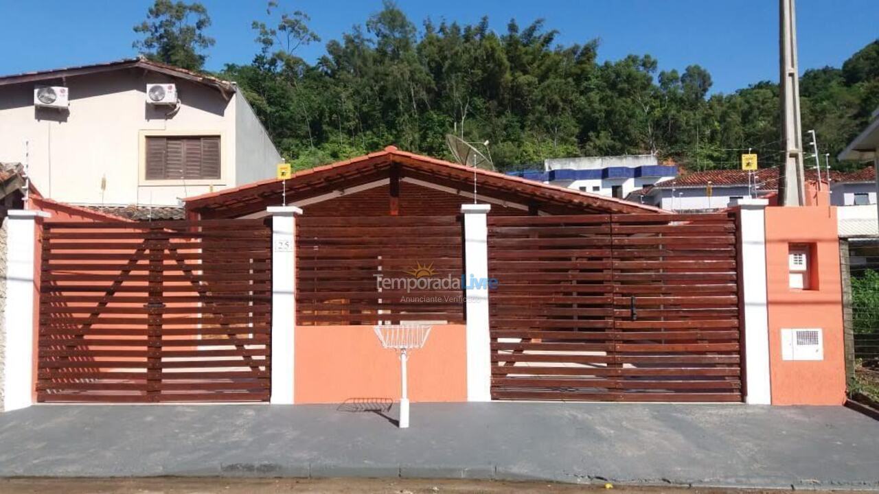 Casa para aluguel de temporada em Ubatuba (Praia das Toninhas)