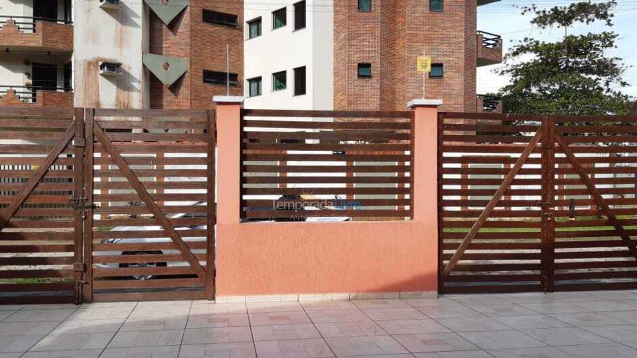 Casa para aluguel de temporada em Ubatuba (Praia das Toninhas)