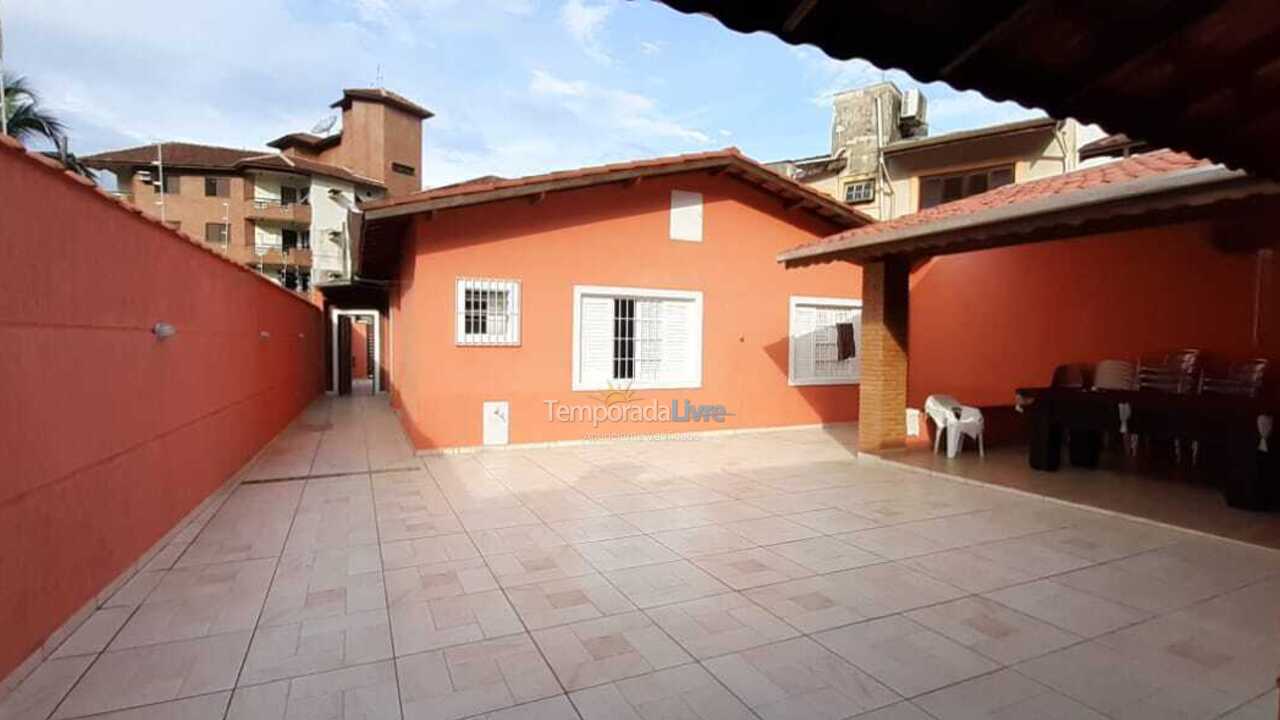 Casa para aluguel de temporada em Ubatuba (Praia das Toninhas)