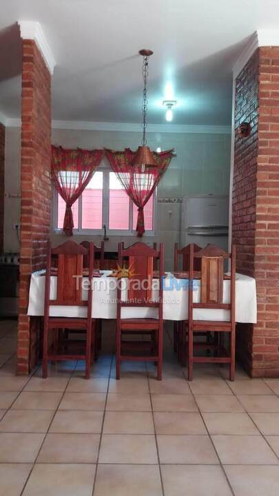 Casa para aluguel de temporada em Ubatuba (Praia das Toninhas)