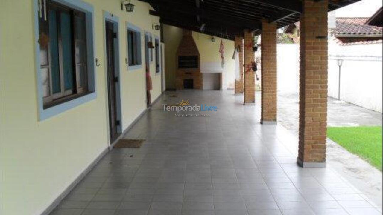 Casa para alquiler de vacaciones em Caraguatatuba (Massaguaçu)