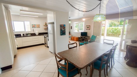 105 House with 4 bedrooms 50 meters from the beach