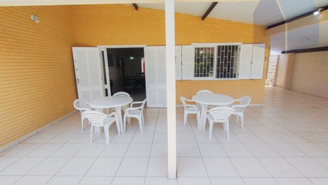 105 House with 4 bedrooms 50 meters from the beach