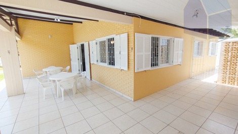 105 House with 4 bedrooms 50 meters from the beach