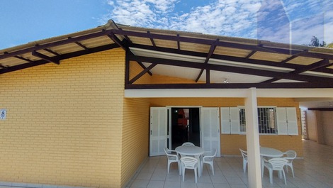 105 House with 4 bedrooms 50 meters from the beach