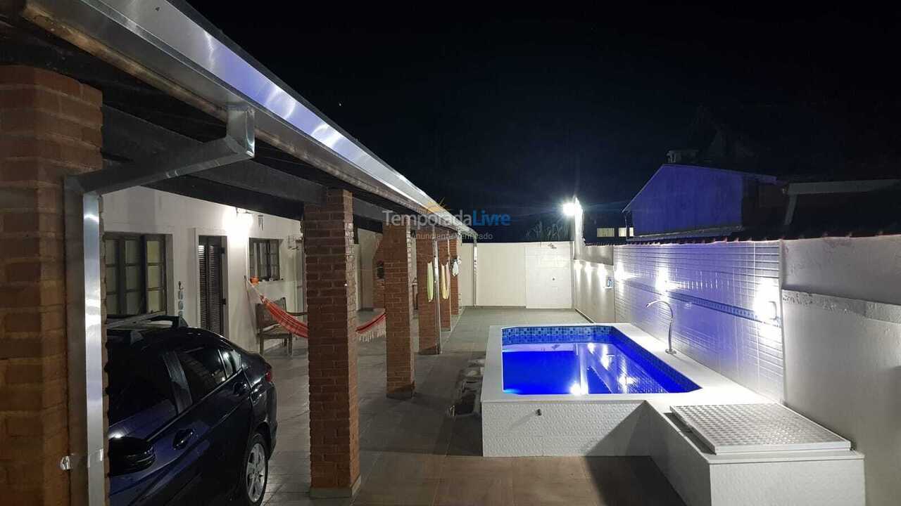 Casa para alquiler de vacaciones em Caraguatatuba (Massaguaçu)