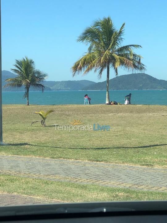 Casa para alquiler de vacaciones em Caraguatatuba (Massaguaçu)