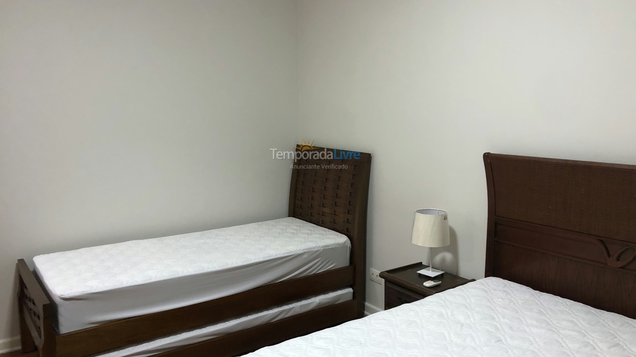 Apartamento para aluguel de temporada em Guarujá (Pitangueiras)