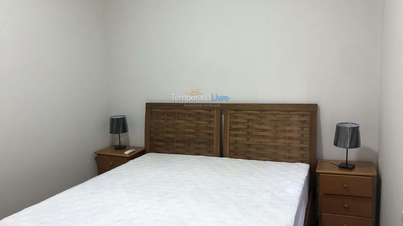 Apartamento para aluguel de temporada em Guarujá (Pitangueiras)