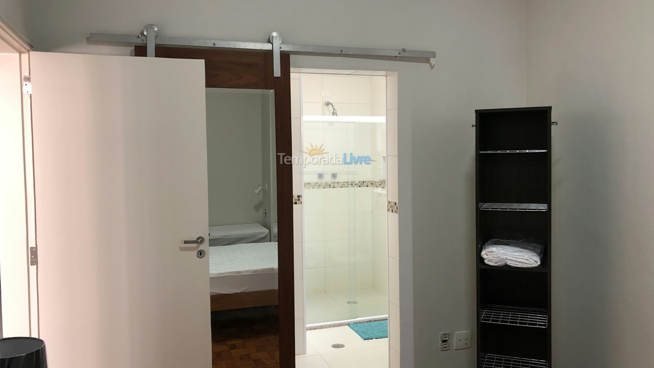 Apartamento para aluguel de temporada em Guarujá (Pitangueiras)