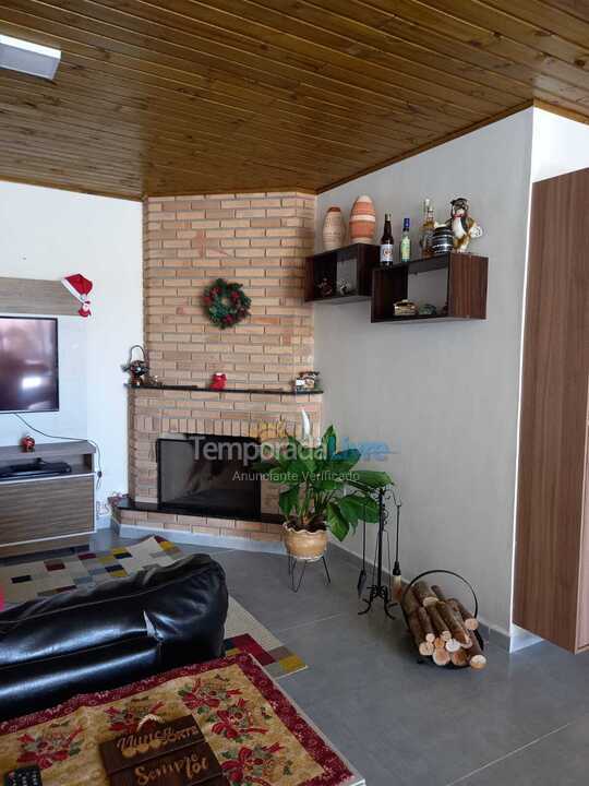 Casa para alquiler de vacaciones em Paraibuna (Bairro da Grama)