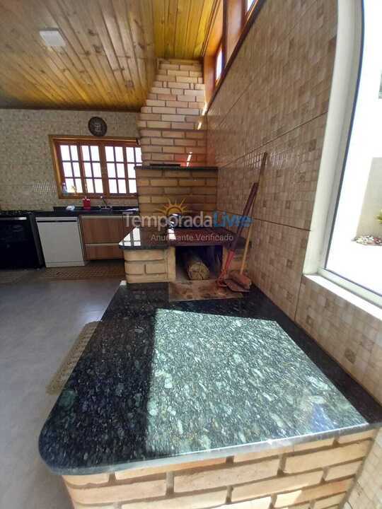 Casa para alquiler de vacaciones em Paraibuna (Bairro da Grama)