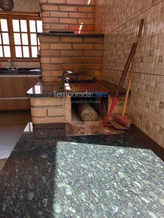 Casa para alquiler de vacaciones em Paraibuna (Bairro da Grama)