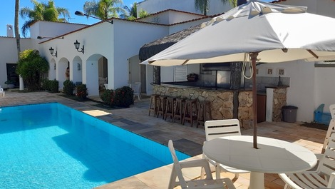 Paraíso en Jardim Acapulco, 5 habitaciones. 100m de la entrada