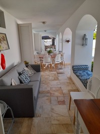 Paraíso en Jardim Acapulco, 5 habitaciones. 100m de la entrada