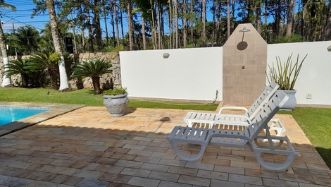 Paraíso en Jardim Acapulco, 5 habitaciones. 100m de la entrada