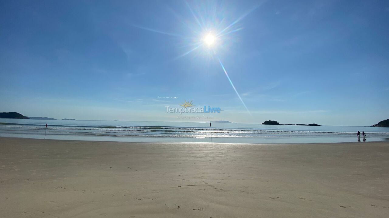 Apartamento para aluguel de temporada em Governador Celso Ramos (Praia de Palmas)