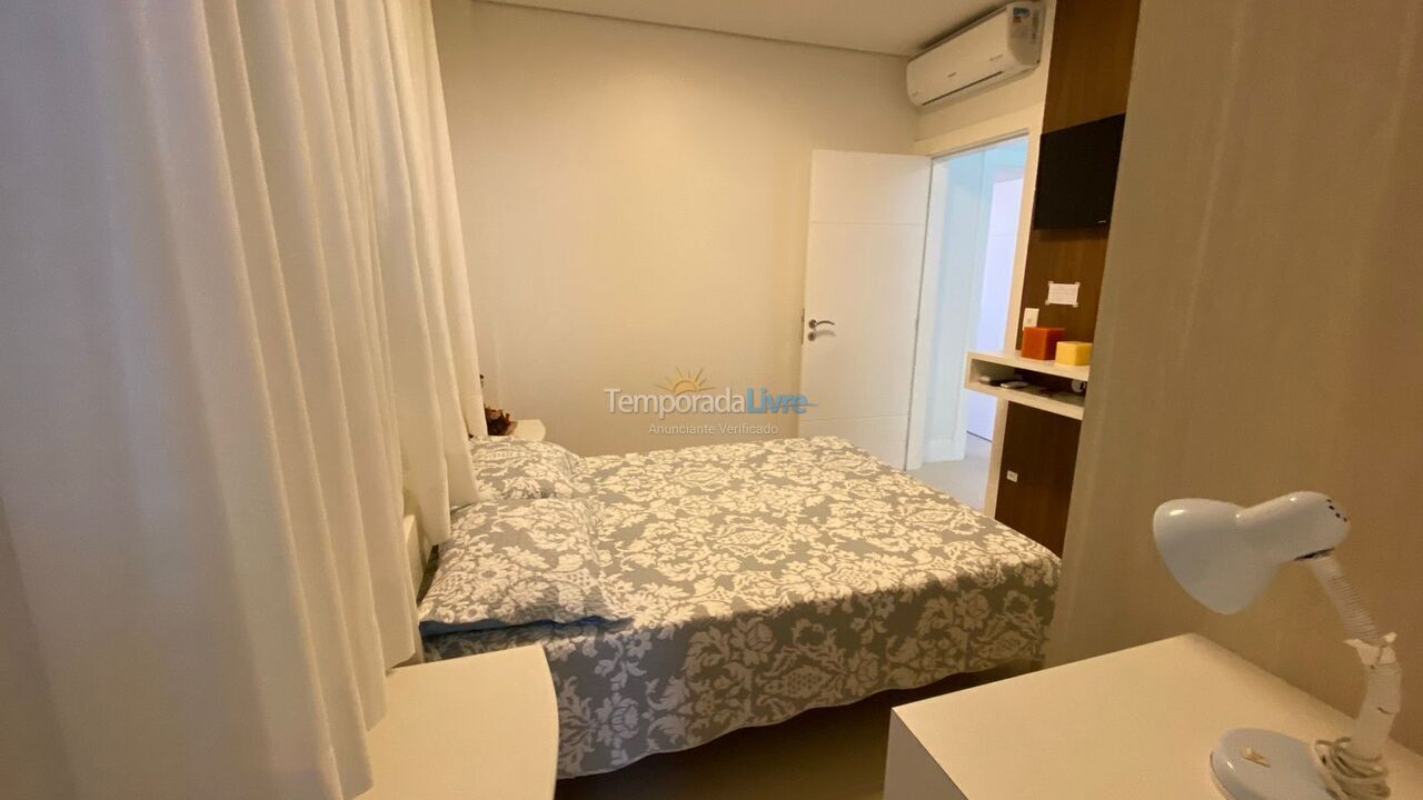 Apartamento para aluguel de temporada em Governador Celso Ramos (Praia de Palmas)