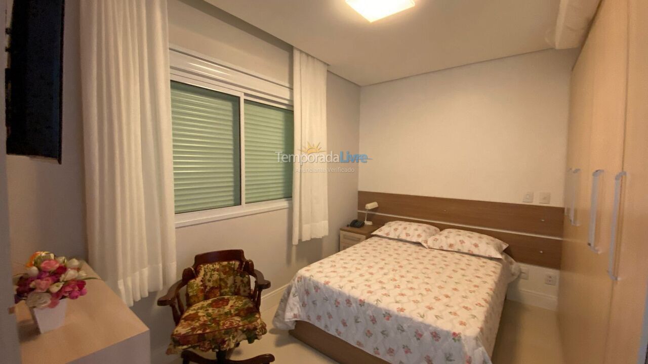 Apartamento para aluguel de temporada em Governador Celso Ramos (Praia de Palmas)