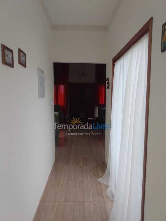 Casa para aluguel de temporada em Paranapanema (Condomínio Riviera de Santa Cristina Xiii)