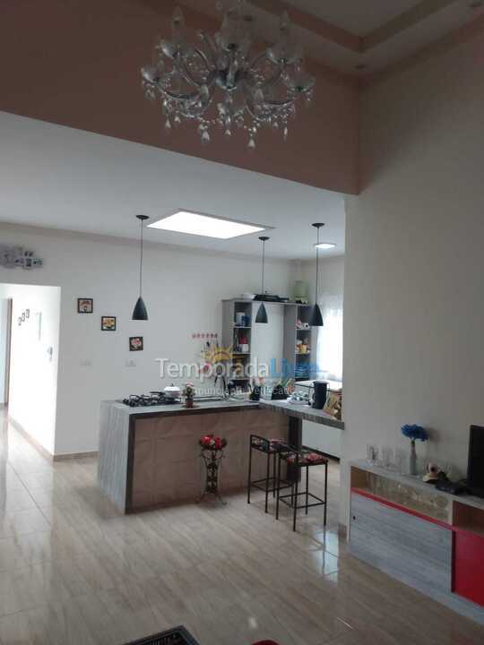 Casa para aluguel de temporada em Paranapanema (Condomínio Riviera de Santa Cristina Xiii)