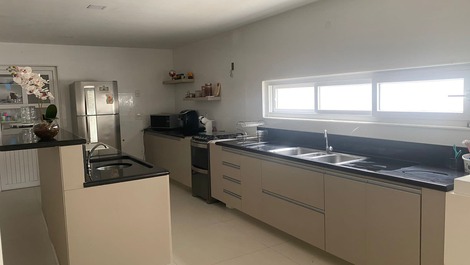 ATÉ 25 PESSOAS - VÁ A PÉ À PRAIA! - MANSÃO PERTINHO MAR