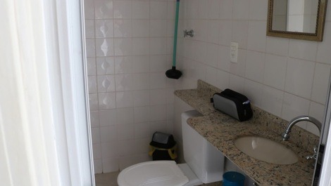 Lavabo do lado do quarto menor