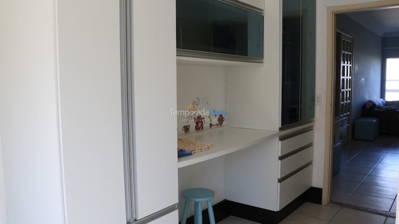 Apartamento para aluguel de temporada em Guarujá (Pitangueiras)