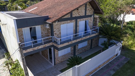 House with Pool in Mariscal - Bombinhas