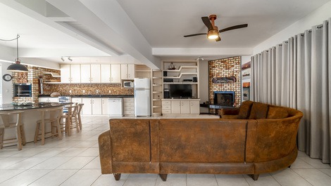 House with Pool in Mariscal - Bombinhas