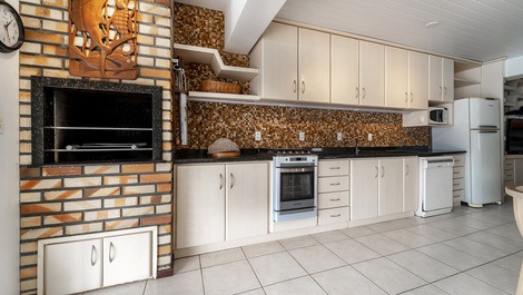 House with Pool in Mariscal - Bombinhas